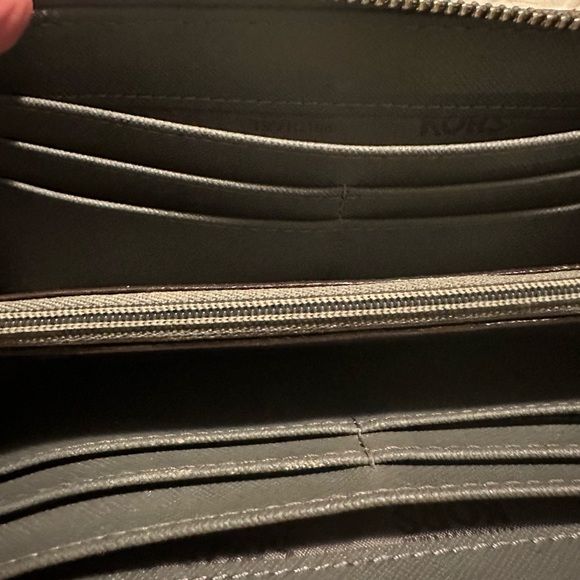 Michael Kors Wallet - Picture 6 of 10